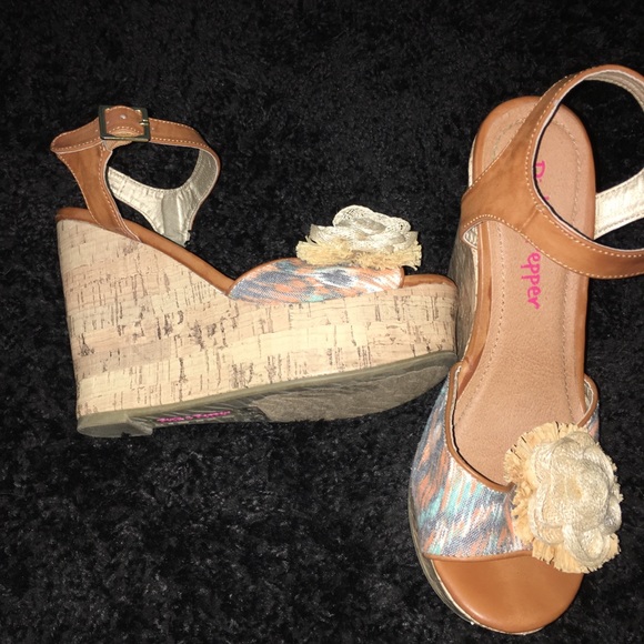 Size 7 cork wedges - Picture 2 of 3
